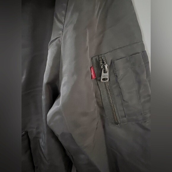 LEVI'S Men's Flight Bomber Jacket with a Faux Fur Removable Collar army green M - Picture 12 of 15